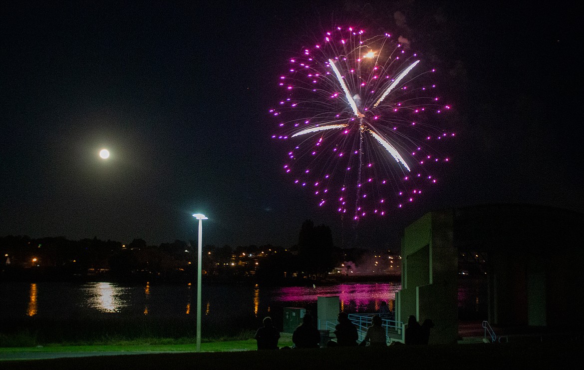 July 4 fireworks shows please the crowds Columbia Basin Herald